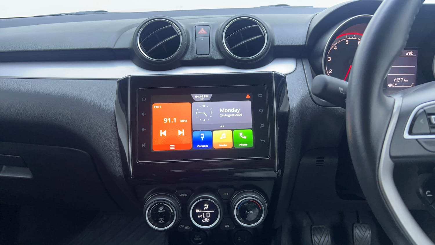 Used 2023 Maruti Suzuki Swift ZXi Petrol Manual interior MUSIC SYSTEM & AC CONTROL VIEW