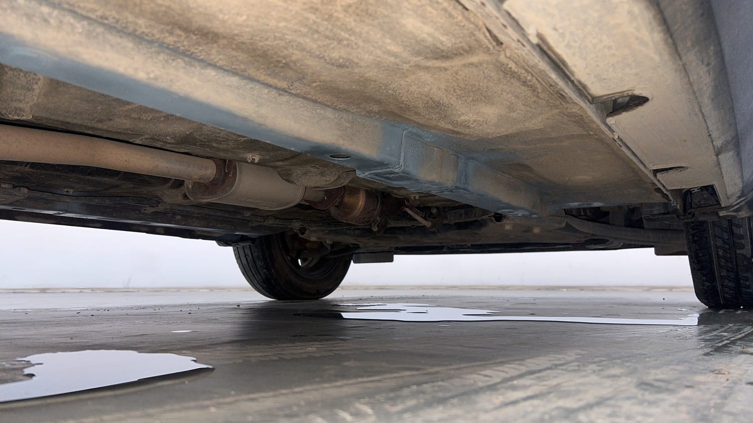 Used 2023 Hyundai Exter SX (O) Connect 1.2 AMT Petrol Automatic extra REAR RIGHT UNDERBODY VIEW