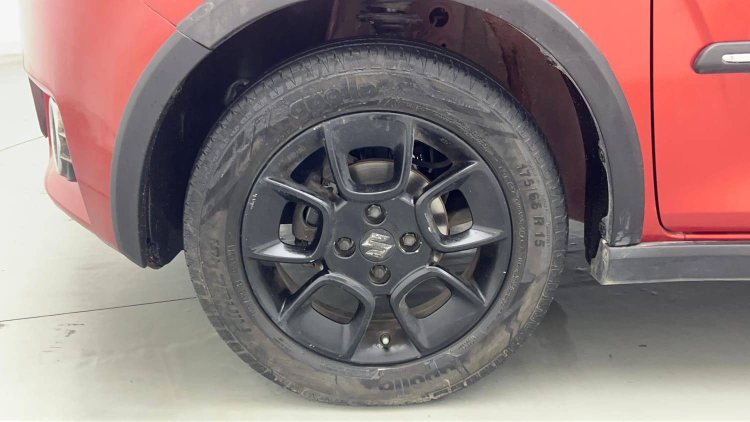 Used 2017 Maruti Suzuki Ignis Zeta 1.2 AMT Petrol Automatic tyres LEFT FRONT TYRE RIM VIEW