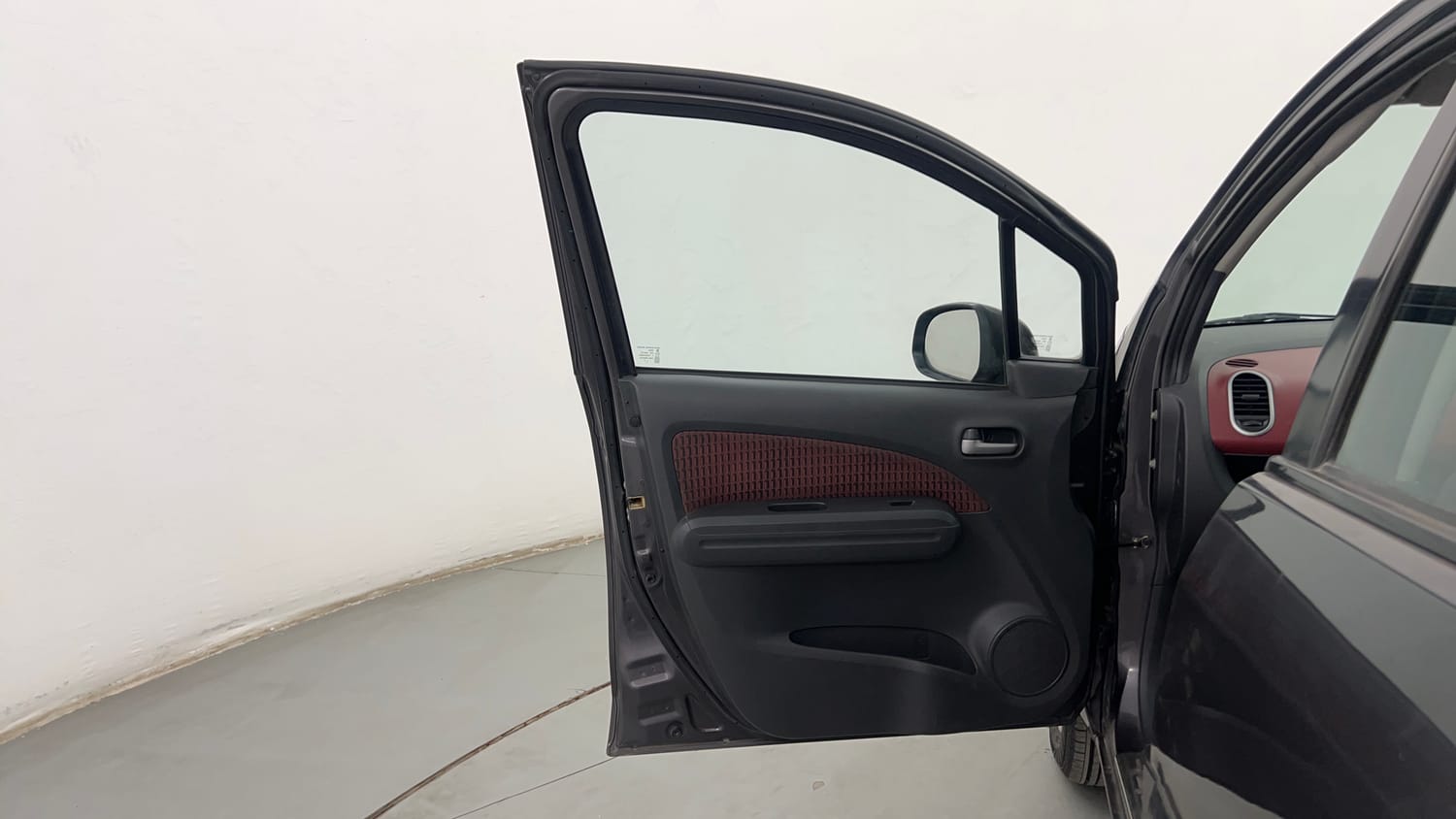 Used 2013 Maruti Suzuki Ritz Zxi BS-IV Petrol Manual interior LEFT FRONT DOOR OPEN VIEW