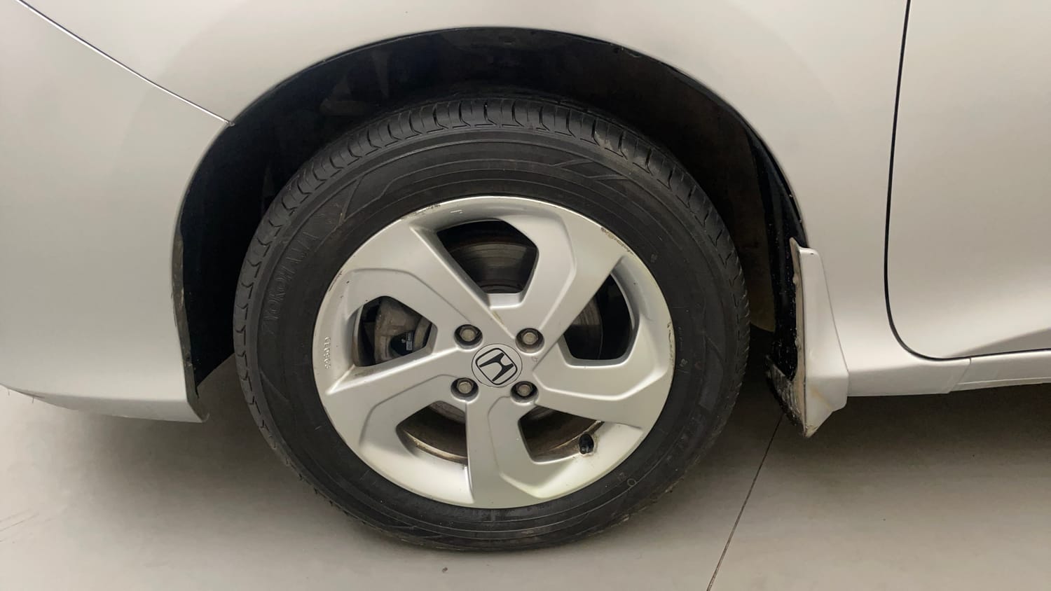 Used 2014 Honda City VX Diesel Diesel Manual tyres LEFT FRONT TYRE RIM VIEW
