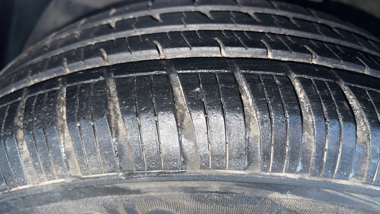 Used 2018 Hyundai Grand i10 Sportz AT 1.2 Kappa VTVT Petrol Automatic tyres LEFT FRONT TYRE TREAD VIEW