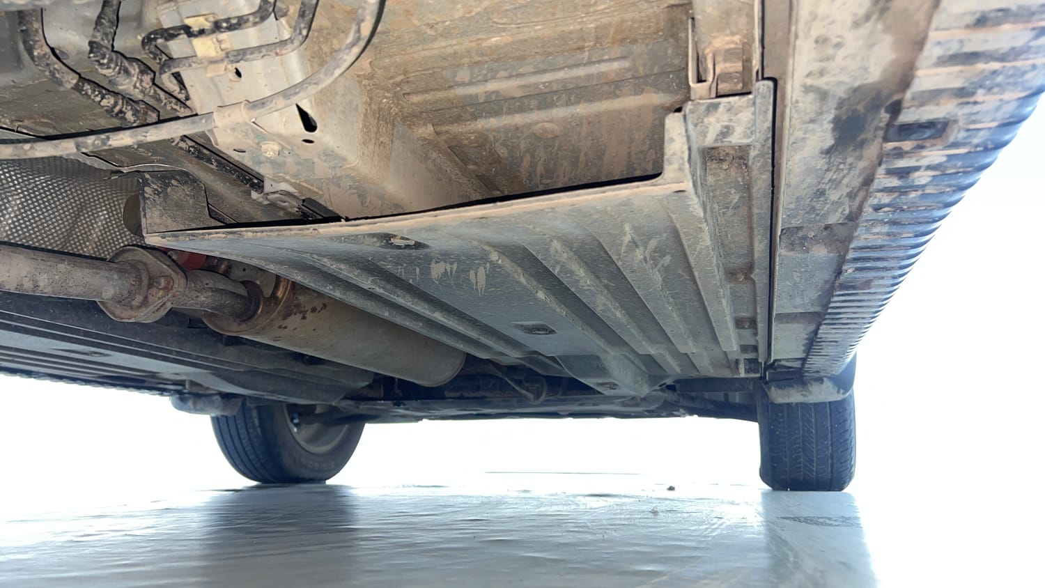 Used 2023 Maruti Suzuki Grand Vitara Delta Smart Hybrid AT Petrol Automatic extra REAR RIGHT UNDERBODY VIEW