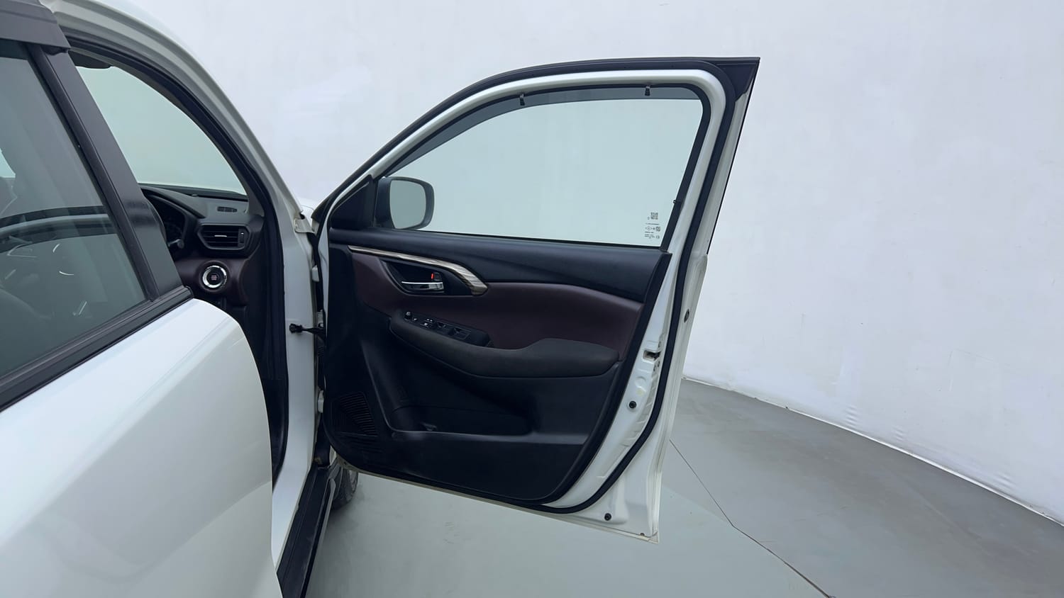 Used 2023 Maruti Suzuki Grand Vitara Delta Smart Hybrid AT Petrol Automatic interior RIGHT FRONT DOOR OPEN VIEW
