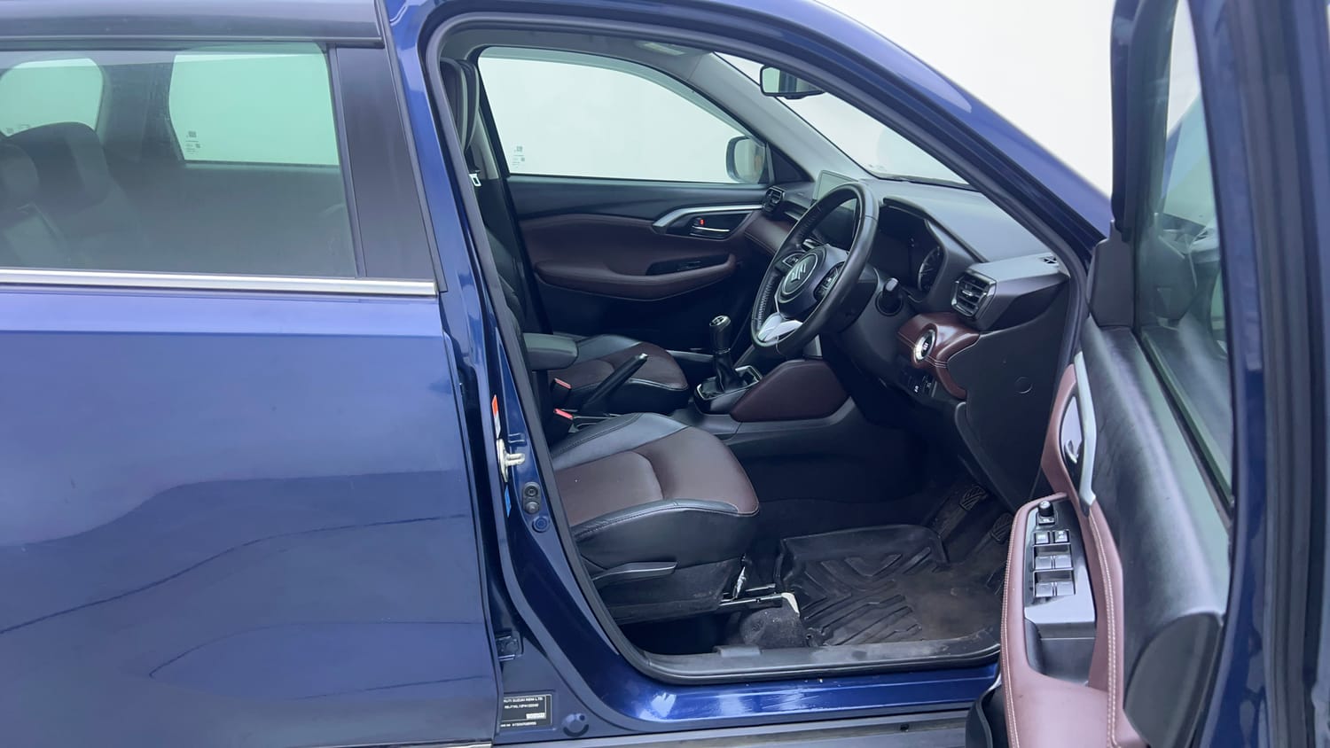 Used 2023 Maruti Suzuki Grand Vitara Alpha Smart Hybrid Petrol Manual interior RIGHT SIDE FRONT DOOR CABIN VIEW