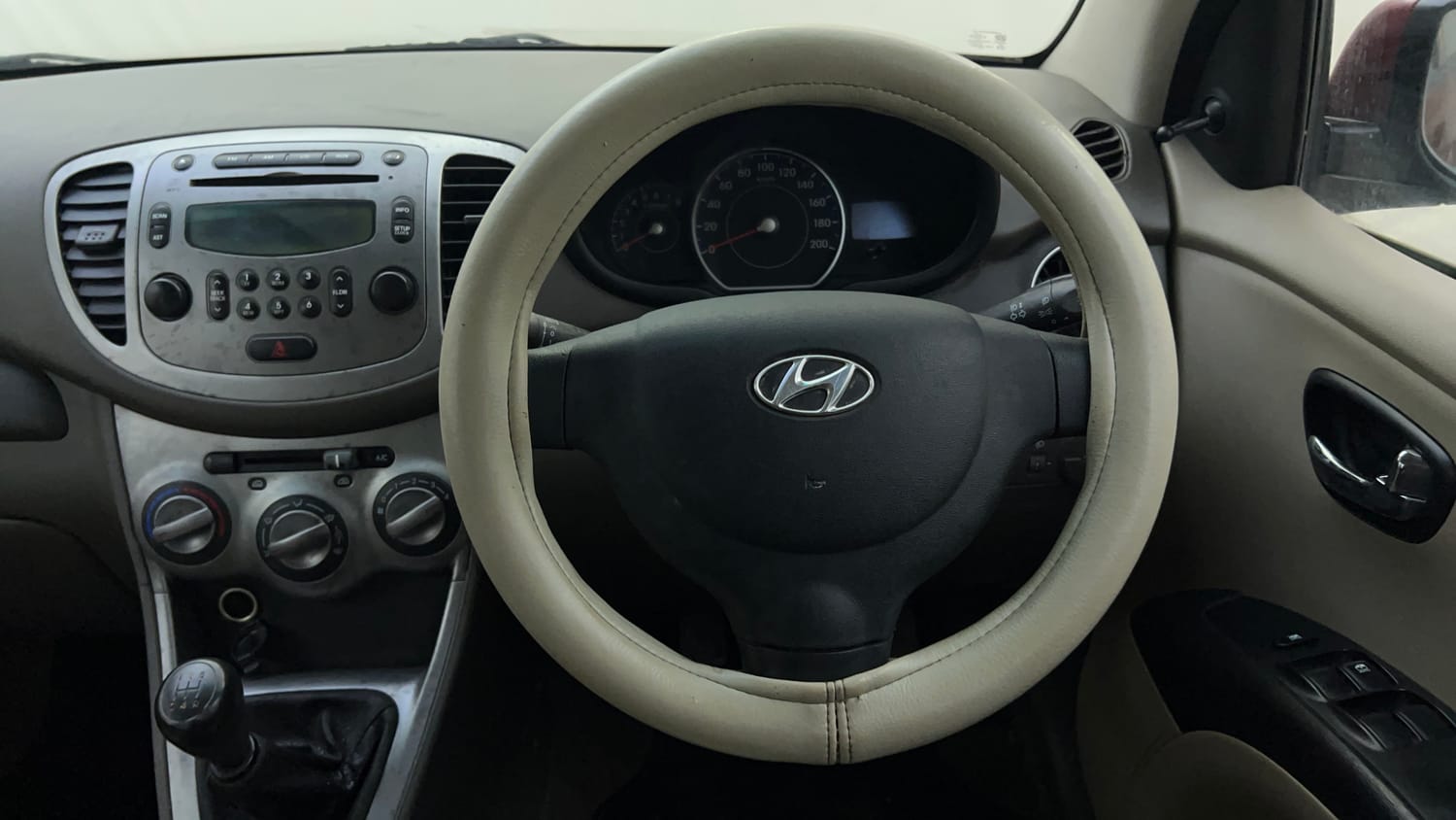 Used 2014 Hyundai i10 Sportz 1.1 iRDE2 Petrol Manual interior STEERING VIEW