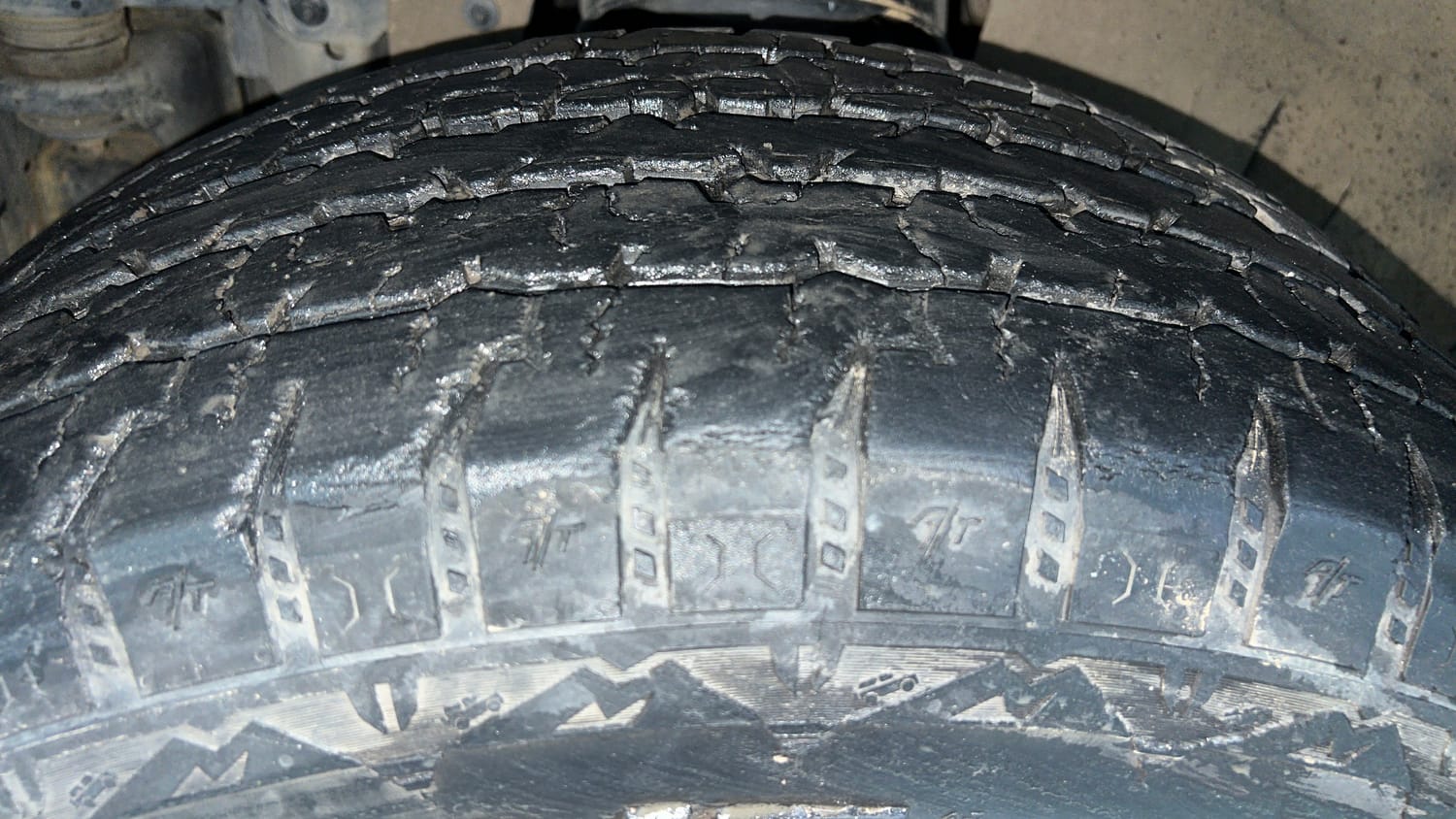 Used 2023 mahindra Thar LX Hard Top Petrol AT 4WD Petrol Automatic tyres LEFT FRONT TYRE TREAD VIEW