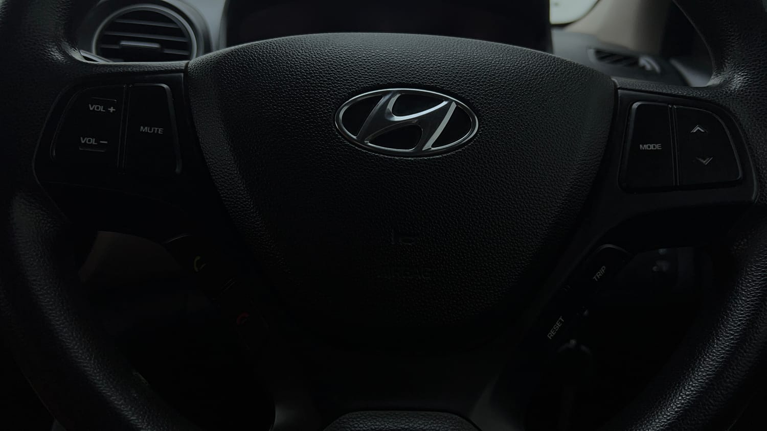 Used 2018 Hyundai Grand i10 Magna 1.2 Kappa VTVT Petrol Manual top_features Steering mounted controls