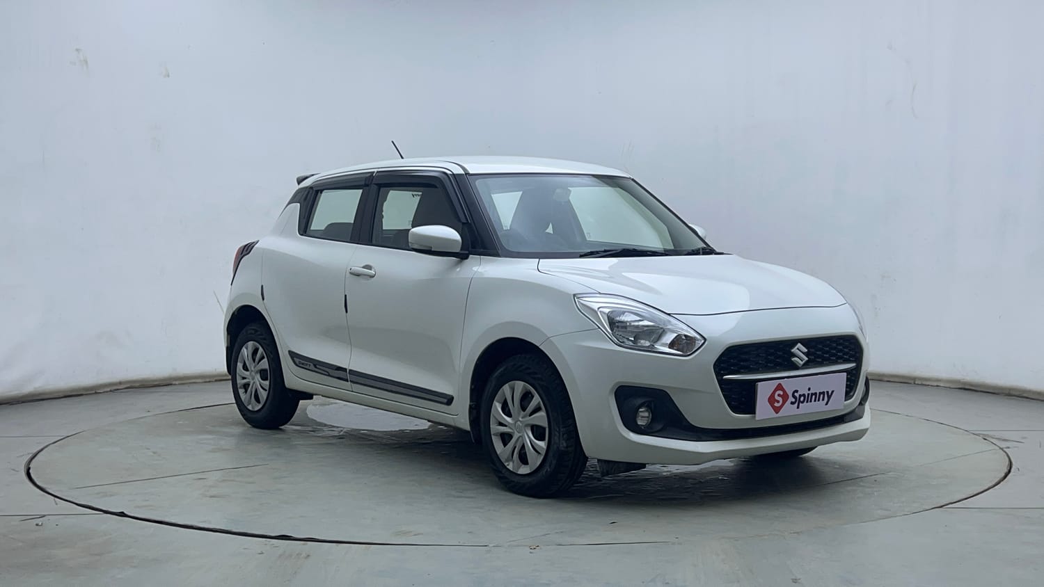 Used 2022 Maruti Suzuki Swift VXi Petrol Manual exterior RIGHT FRONT CORNER VIEW