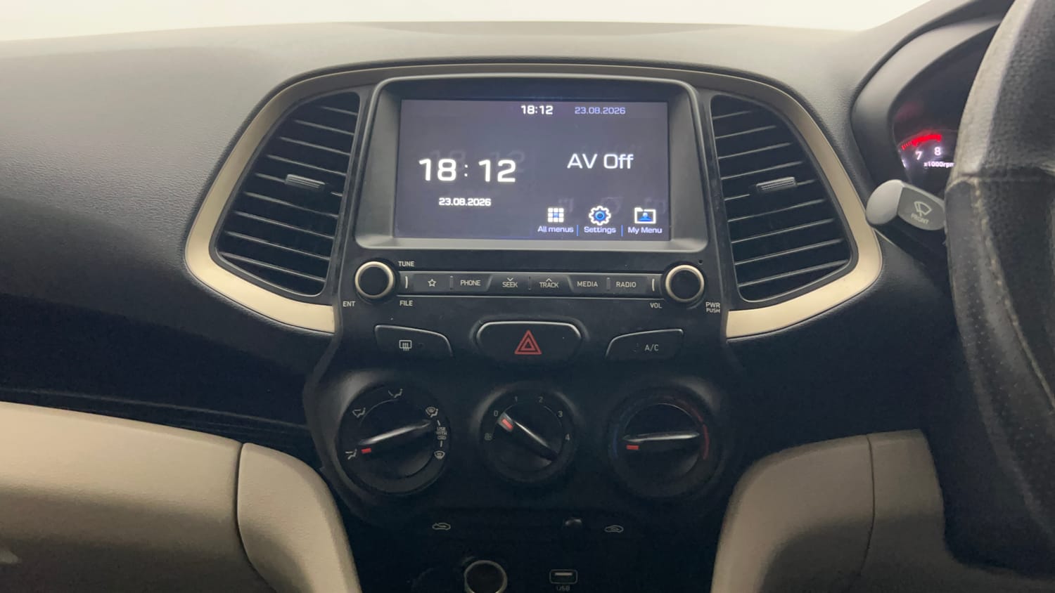 Used 2019 Hyundai Santro Sportz Petrol Manual top_features Integrated (in-dash) music system