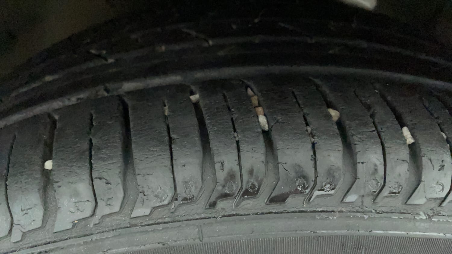 Used 2023 Hyundai i20 Asta (O) 1.0 Turbo DCT Petrol Automatic tyres LEFT FRONT TYRE TREAD VIEW