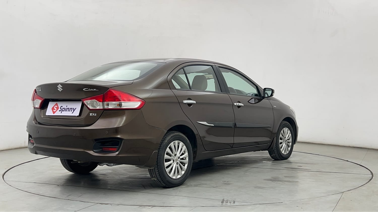 Used 2015 Maruti Suzuki Ciaz ZXi  AT Petrol Automatic exterior RIGHT REAR CORNER VIEW