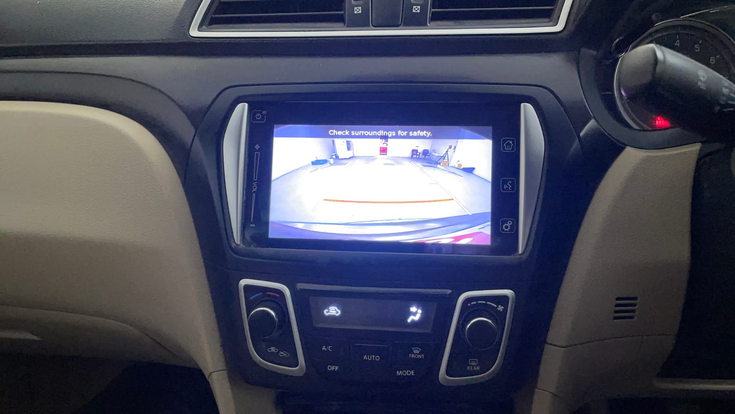 Used 2017 Maruti Suzuki Ciaz ZXI+ Petrol Manual top_features Rear camera