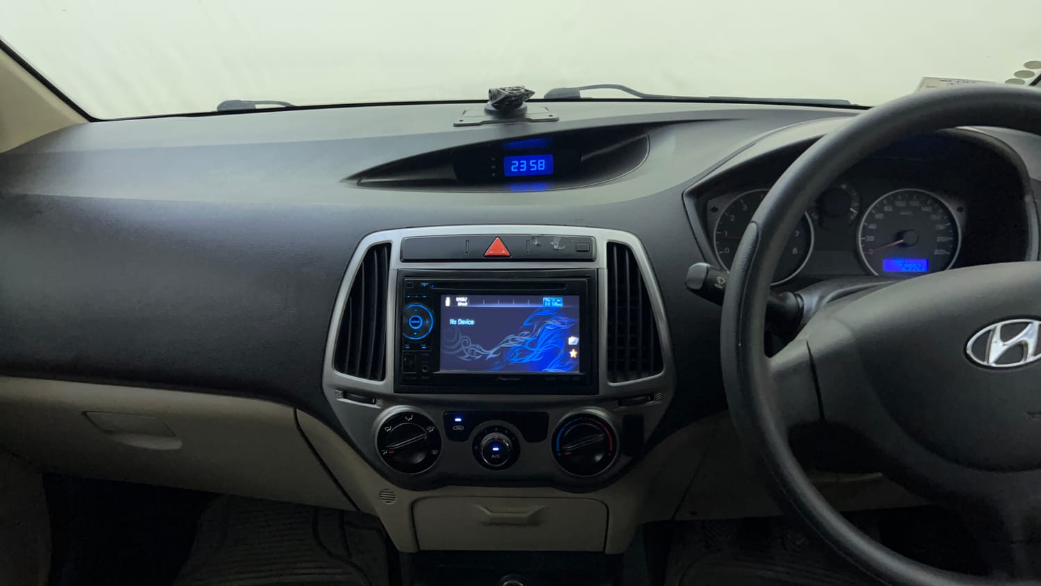 Used 2012 Hyundai i20 Era 1.2 Petrol Manual interior MUSIC SYSTEM & AC CONTROL VIEW