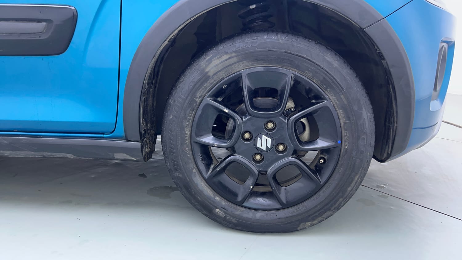 Used 2022 Maruti Suzuki Ignis Alpha 1.2 AMT Petrol Automatic tyres RIGHT FRONT TYRE RIM VIEW