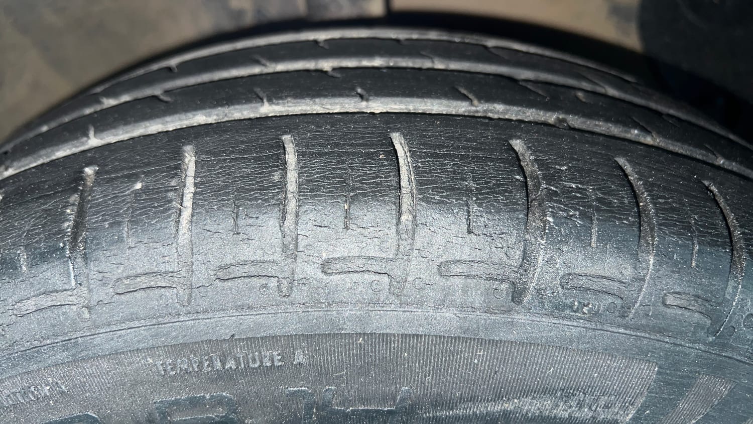 Used 2018 Hyundai Grand i10 Sportz (O) 1.2 Kappa VTVT Petrol Manual tyres RIGHT FRONT TYRE TREAD VIEW
