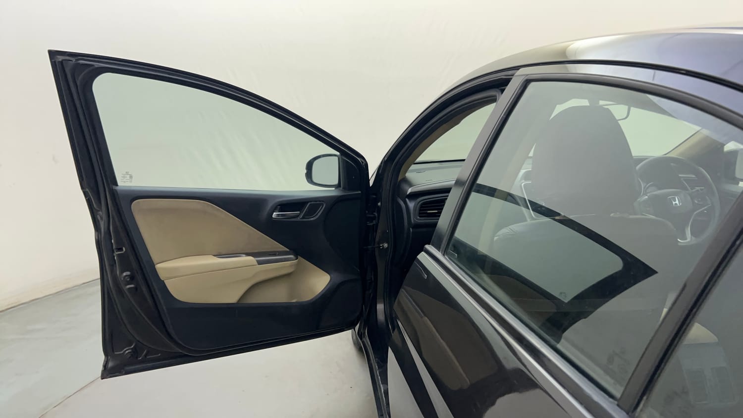 Used 2016 Honda City V Petrol Manual interior LEFT FRONT DOOR OPEN VIEW