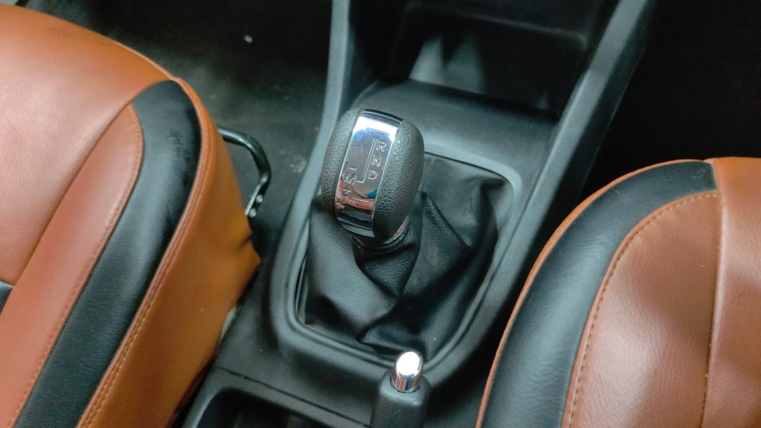 Used 2022 Renault Triber RXZ EASY-R AMT Petrol Automatic interior GEAR  KNOB VIEW