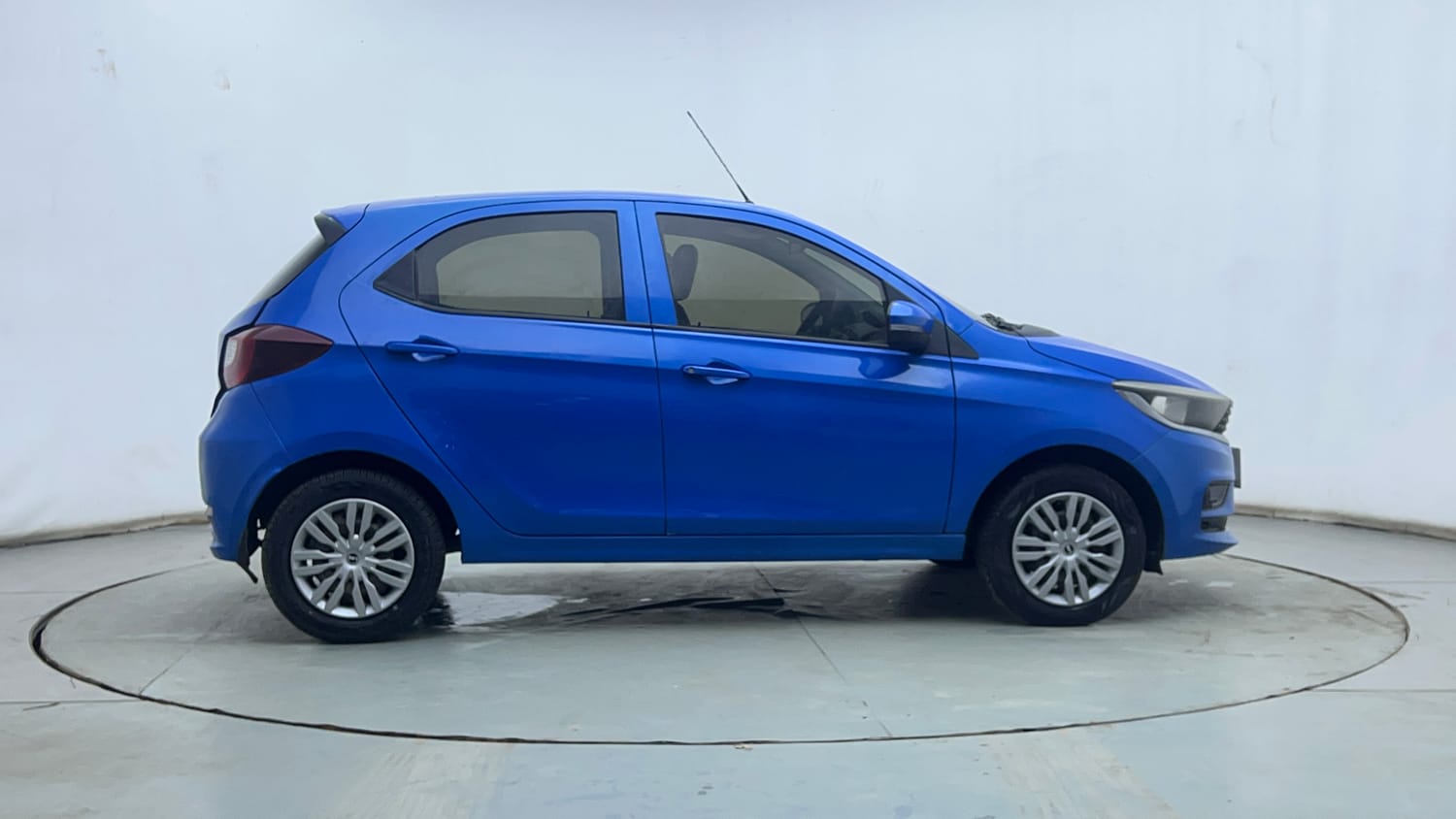 Used 2020 Tata Tiago XT Petrol Manual exterior RIGHT SIDE VIEW