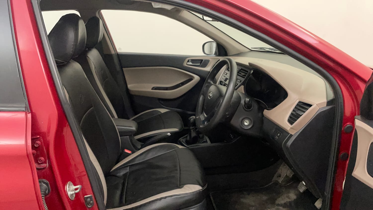 Used 2017 Hyundai Elite i20 Magna 1.2 Petrol Manual interior RIGHT SIDE FRONT DOOR CABIN VIEW