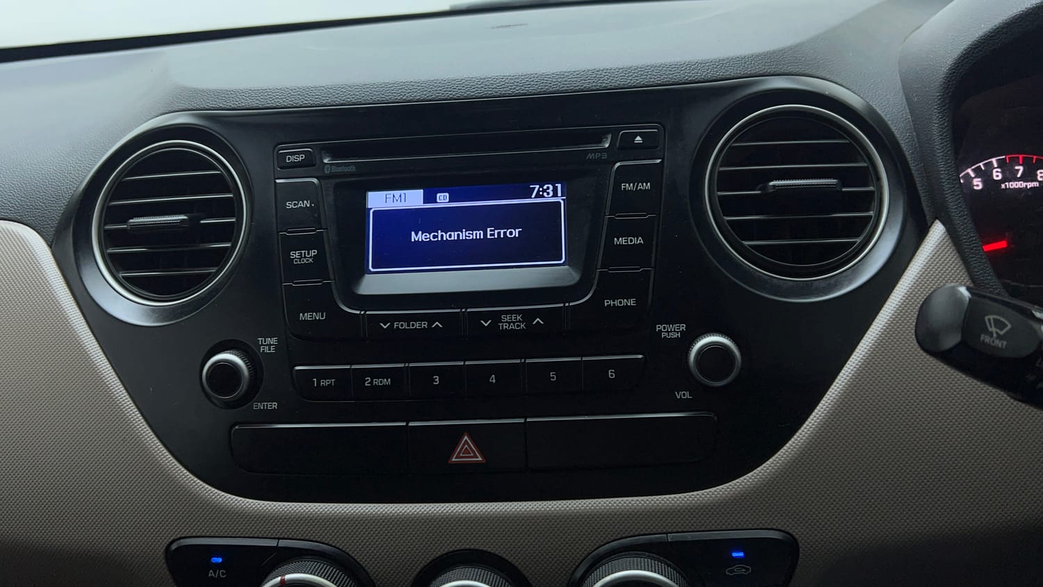 Used 2015 Hyundai Grand i10 Sportz 1.2 Kappa VTVT Petrol Manual top_features Integrated (in-dash) music system