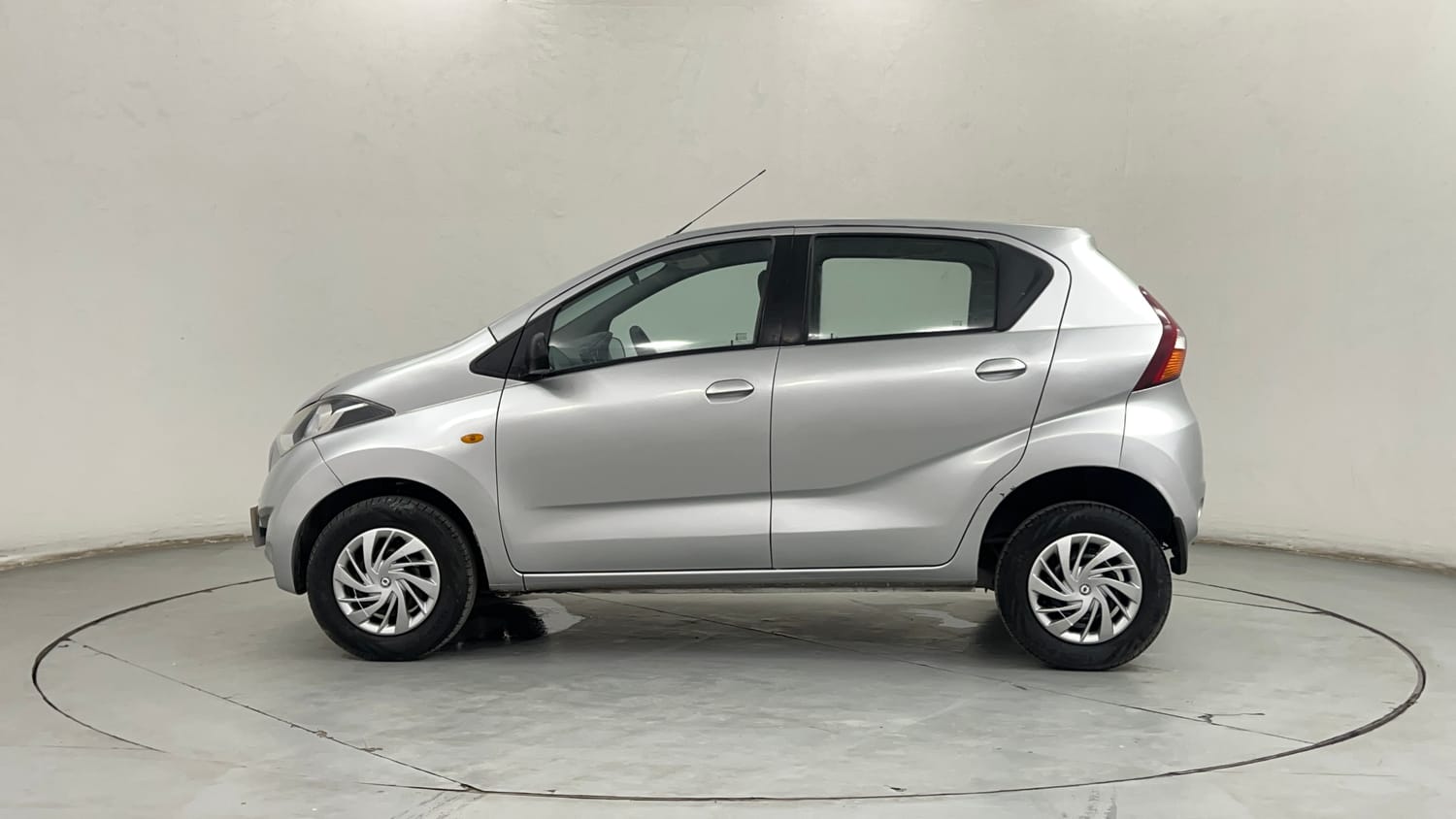 Used 2018 Datsun Redi-GO S Petrol Manual exterior LEFT SIDE VIEW