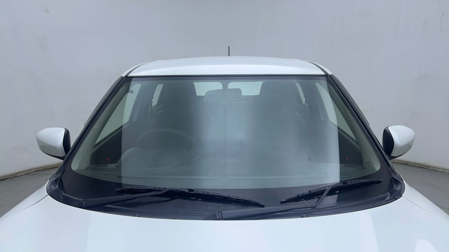 Used 2022 Maruti Suzuki Swift VXi Petrol Manual exterior FRONT WINDSHIELD VIEW