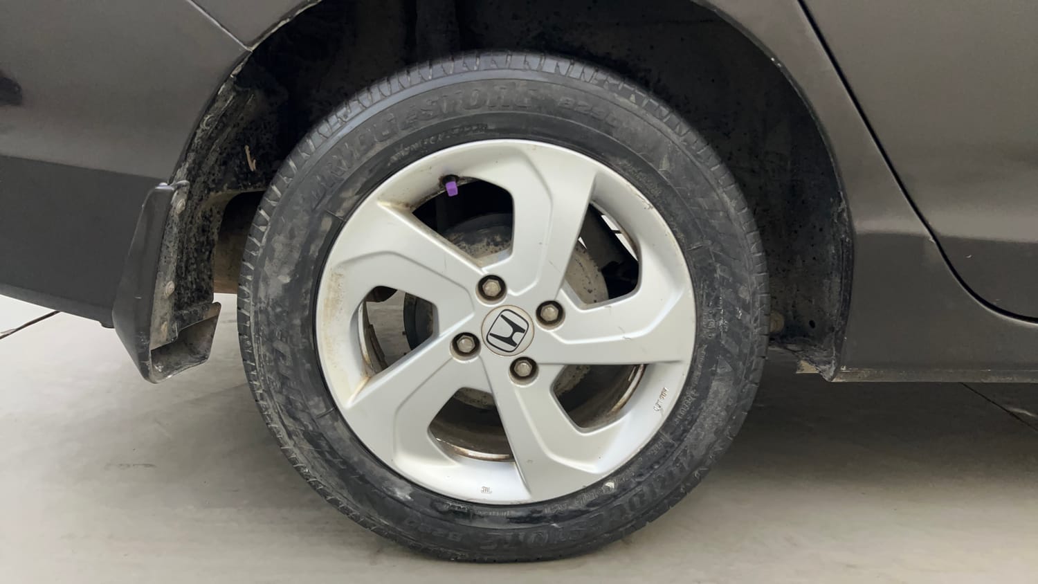 Used 2016 Honda City V Petrol Manual tyres RIGHT REAR TYRE RIM VIEW