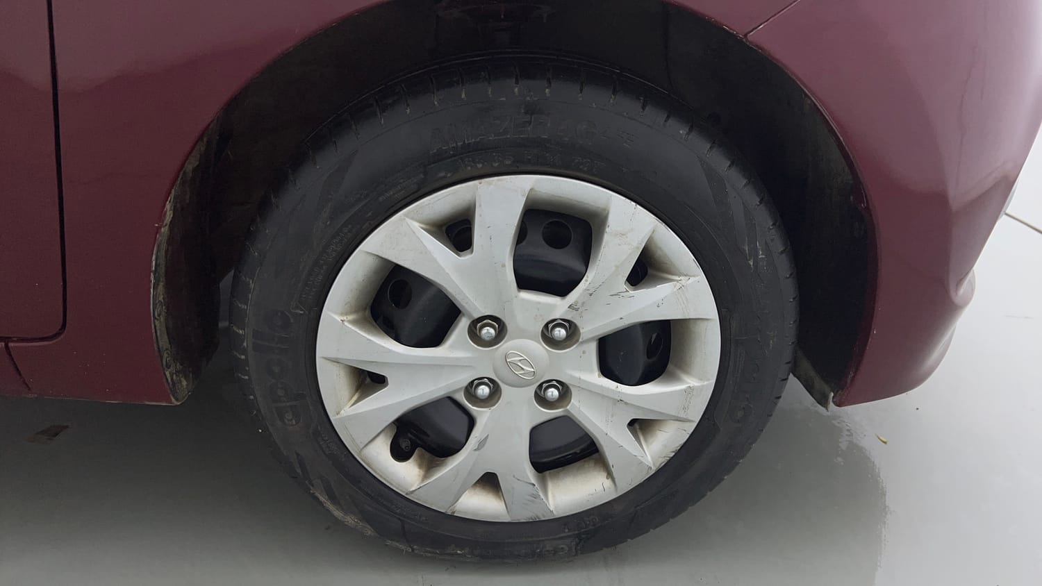 Used 2015 Hyundai Grand i10 Sportz 1.2 Kappa VTVT Petrol Manual tyres RIGHT FRONT TYRE RIM VIEW