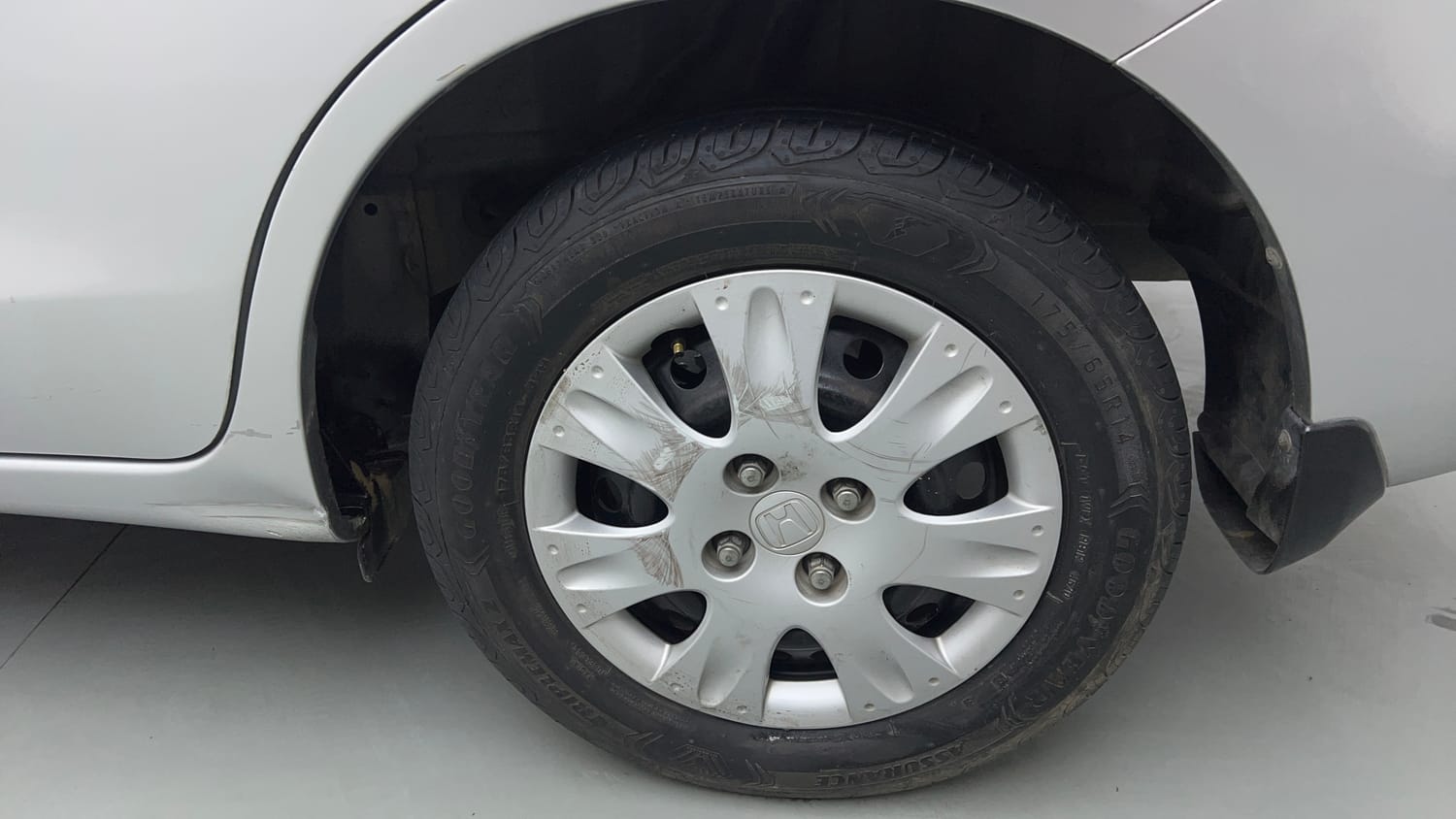 Used 2015 Honda Amaze 1.2 S i-VTEC Petrol Manual tyres LEFT REAR TYRE RIM VIEW
