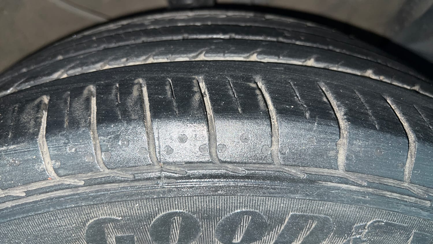 Used 2016 Hyundai Creta 1.6 SX Plus AT Petrol Petrol Automatic tyres RIGHT FRONT TYRE TREAD VIEW