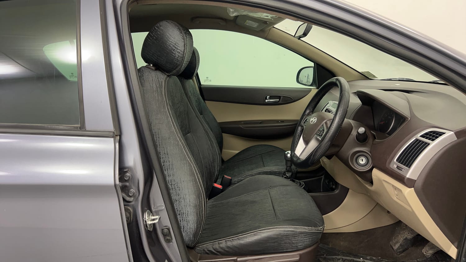 Used 2012 Hyundai i20 Asta 1.2 Petrol Manual interior RIGHT SIDE FRONT DOOR CABIN VIEW