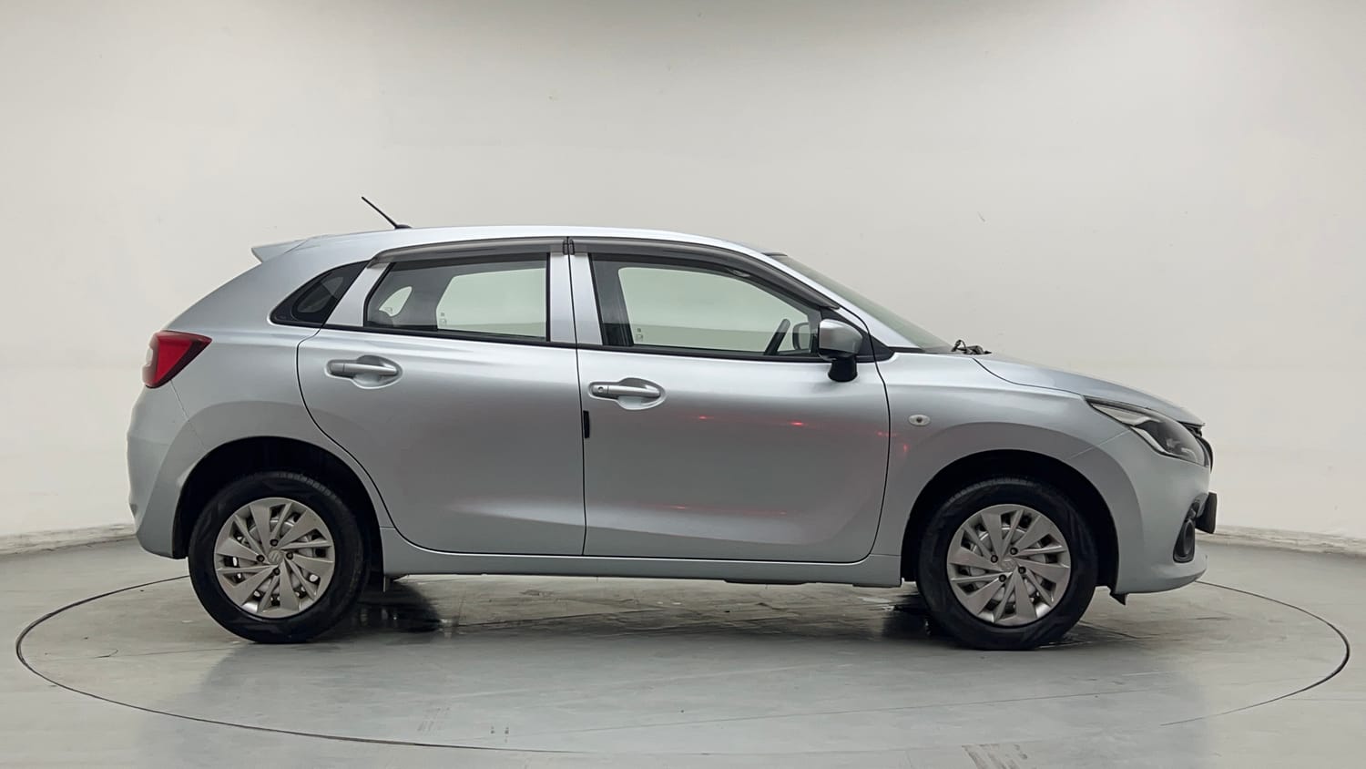 Used 2024 Maruti Suzuki Baleno Sigma MT Petrol Manual exterior RIGHT SIDE VIEW