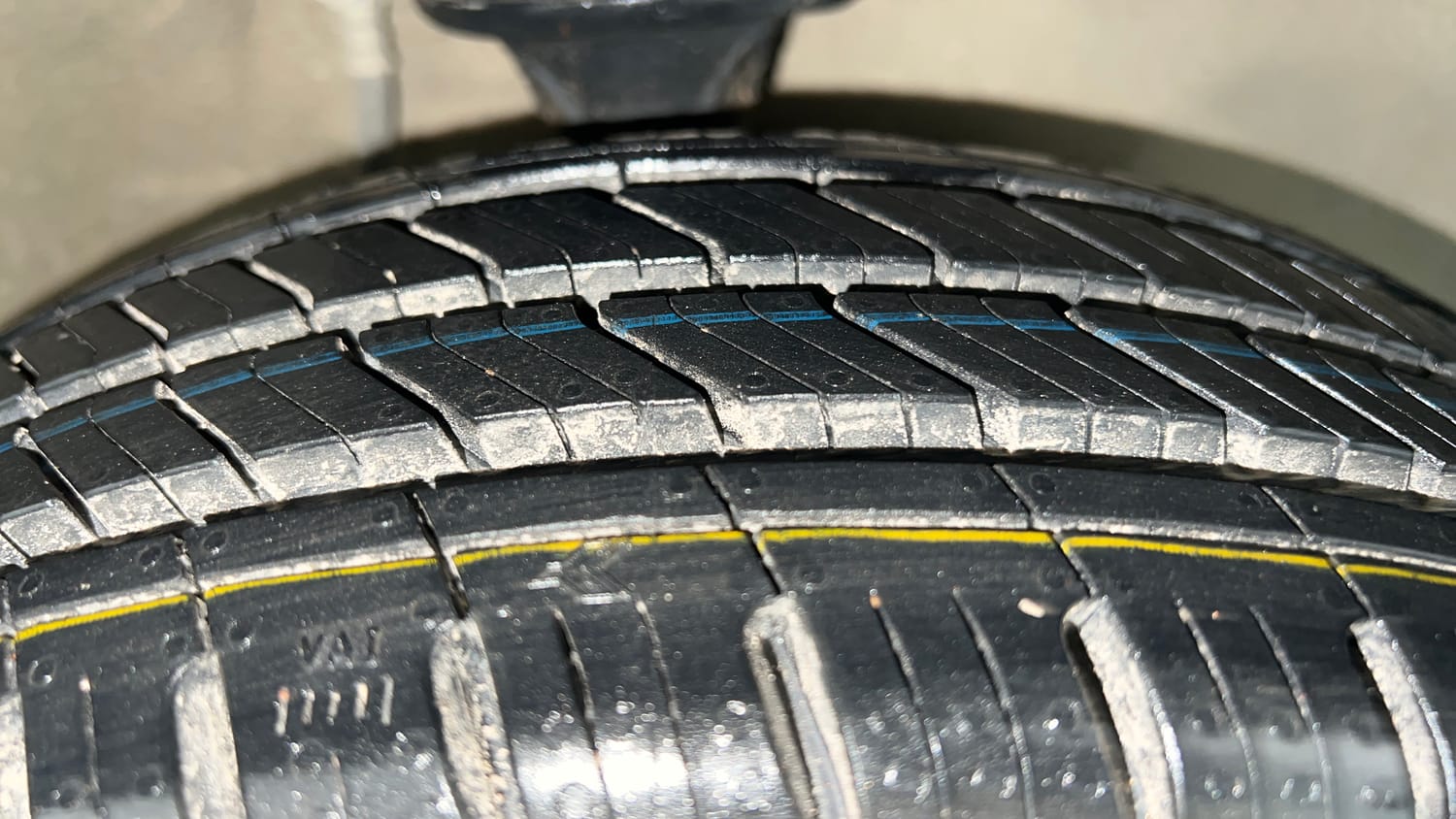 Used 2017 maruti-suzuki Alto K10 VXi (O) AMT Petrol Automatic tyres RIGHT FRONT TYRE TREAD VIEW