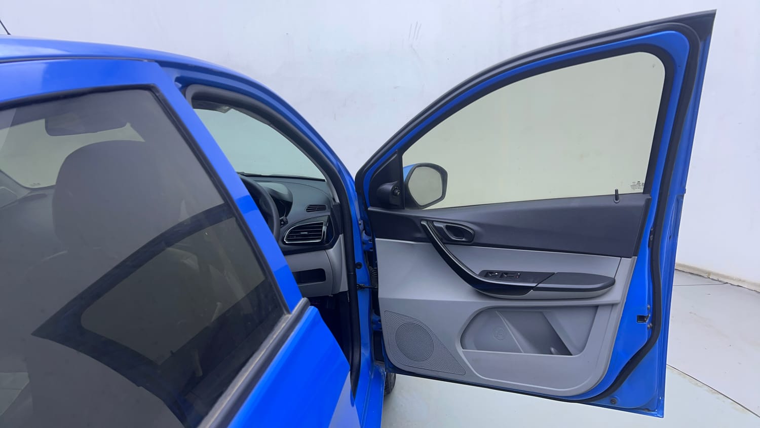 Used 2020 Tata Tiago XT Petrol Manual interior RIGHT FRONT DOOR OPEN VIEW