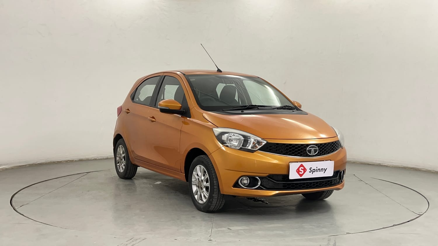 Used 2016 Tata Tiago Revotron XZ Petrol Manual exterior RIGHT FRONT CORNER VIEW