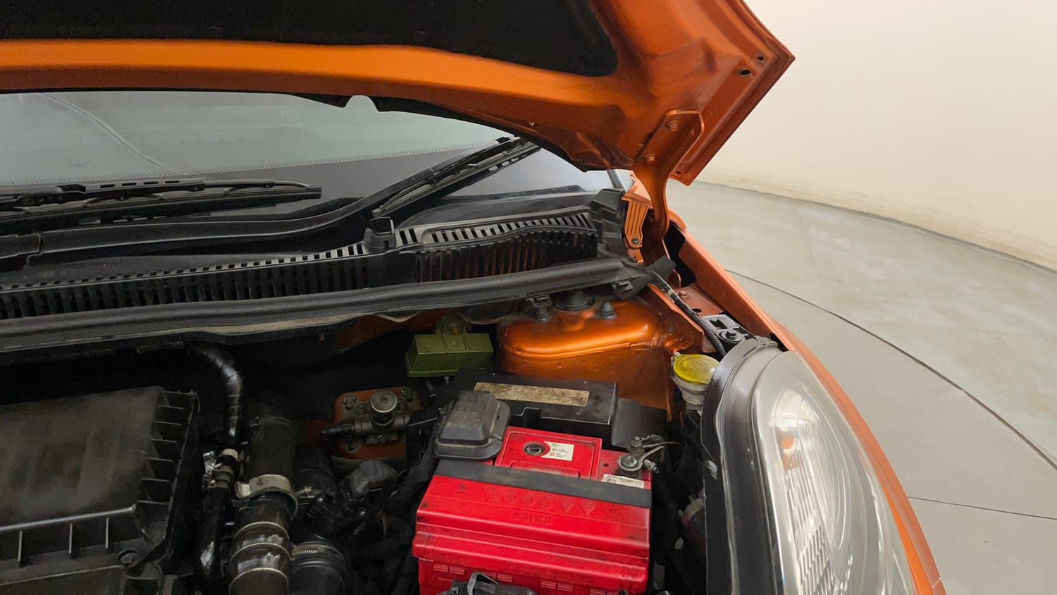 Used 2019 Tata Nexon XZA Plus Diesel Diesel Automatic engine ENGINE LEFT SIDE HINGE & APRON VIEW