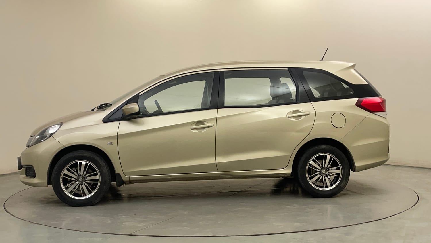 Used 2015 Honda Mobilio S Petrol Petrol Manual exterior LEFT SIDE VIEW