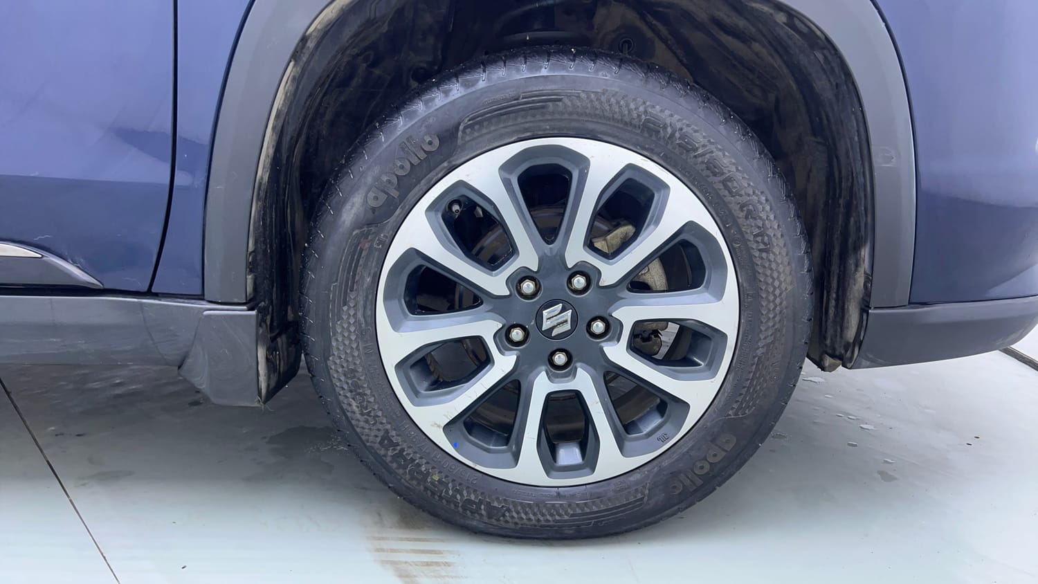 Used 2023 Maruti Suzuki Grand Vitara Alpha Smart Hybrid Petrol Manual tyres RIGHT FRONT TYRE RIM VIEW
