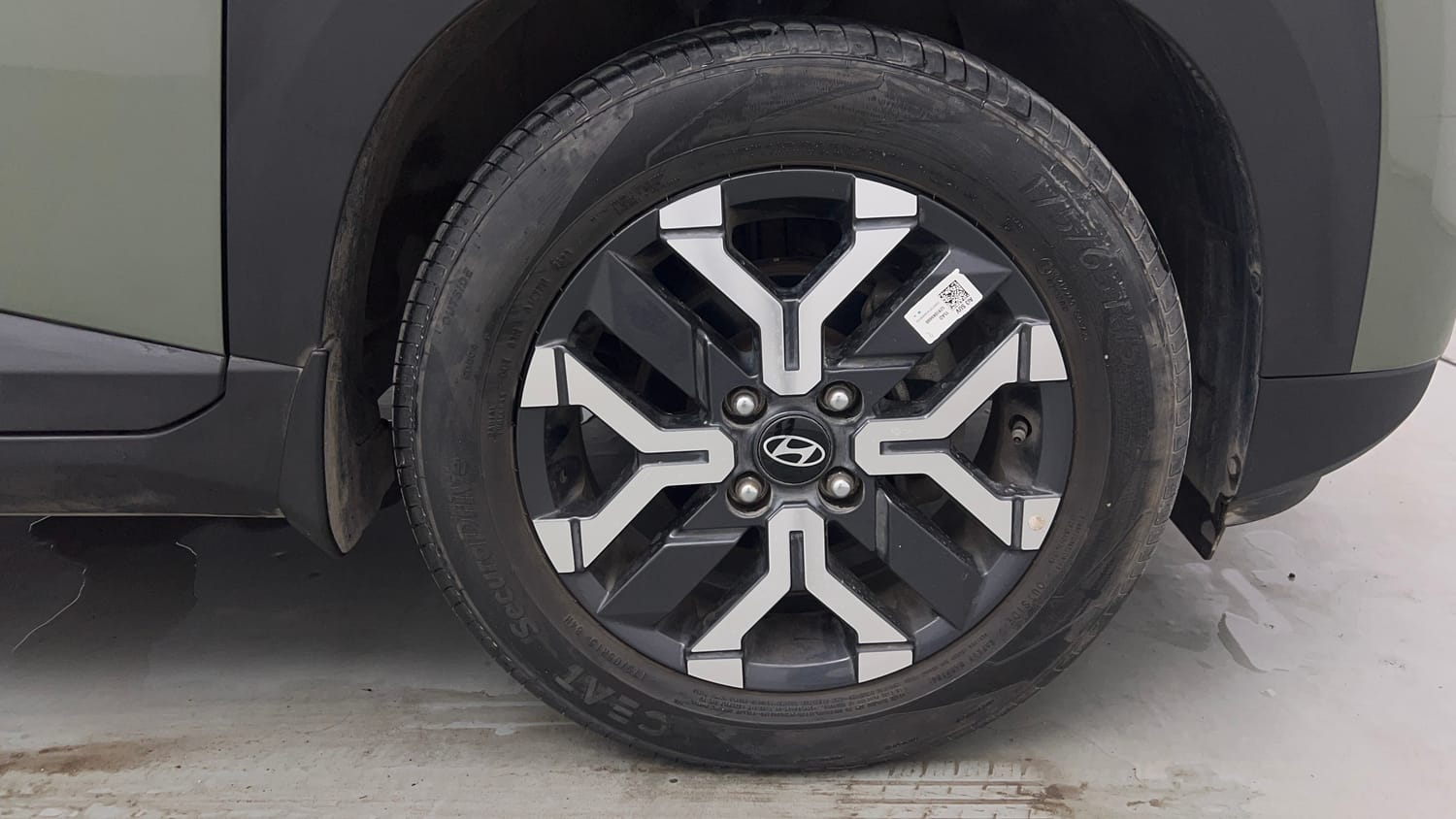 Used 2023 Hyundai Exter SX (O) Connect 1.2 AMT Petrol Automatic tyres RIGHT FRONT TYRE RIM VIEW
