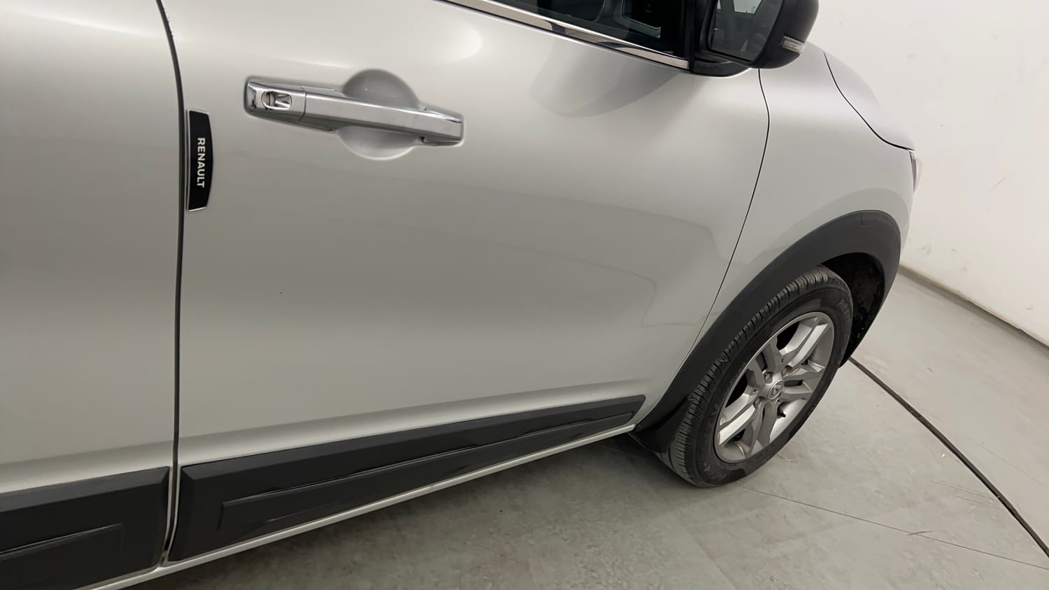 Used 2024 Renault Triber RXZ Petrol Manual dents MINOR SCRATCH