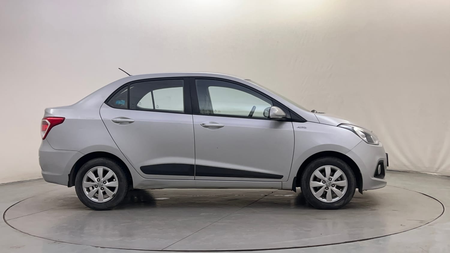 Used 2014 Hyundai Xcent SX AT 1.2 (O) Petrol Automatic exterior RIGHT SIDE VIEW