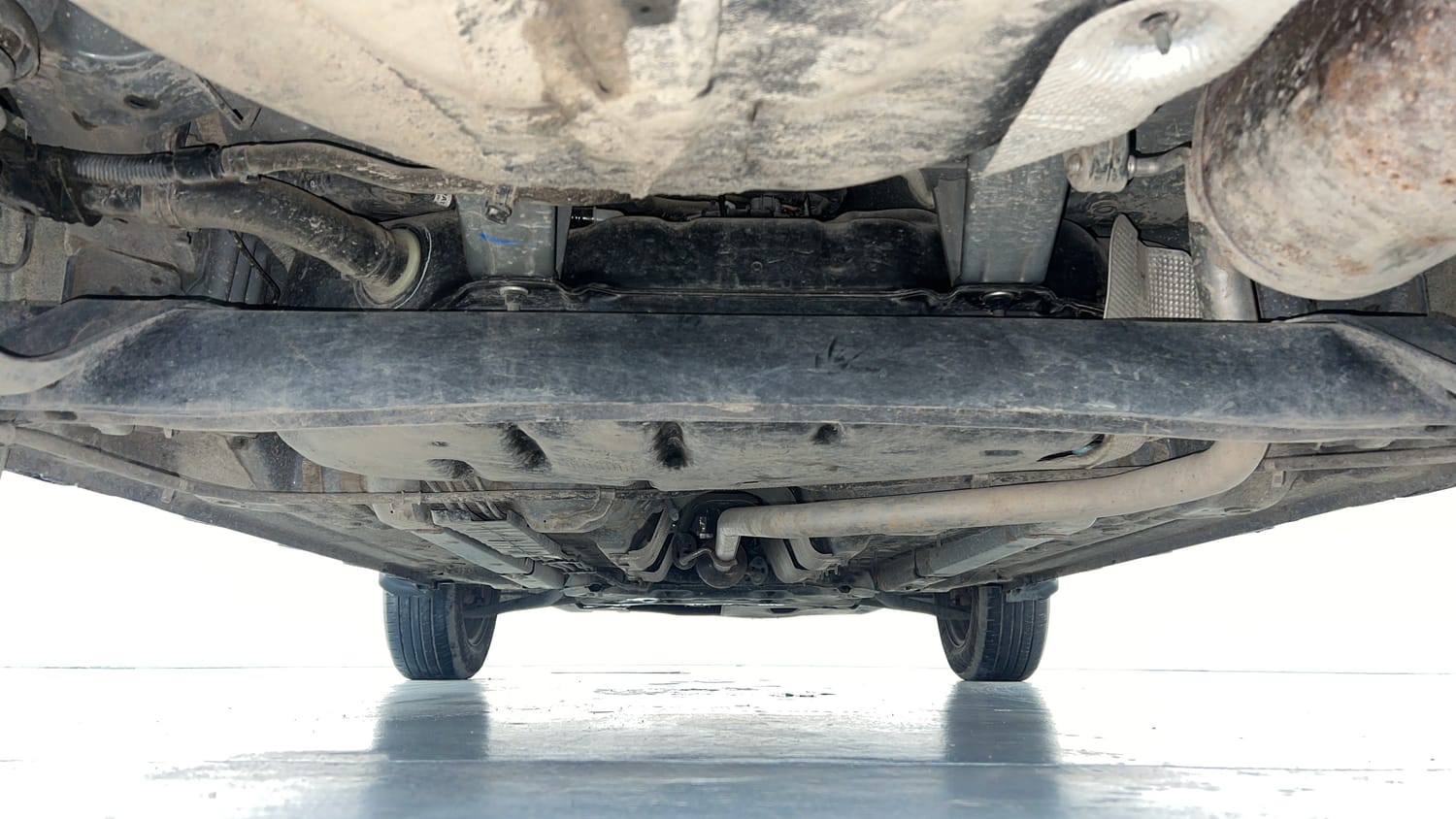 Used 2023 Hyundai Venue S (O) 1.2 Petrol Petrol Manual extra REAR UNDERBODY VIEW (TAKEN FROM REAR)