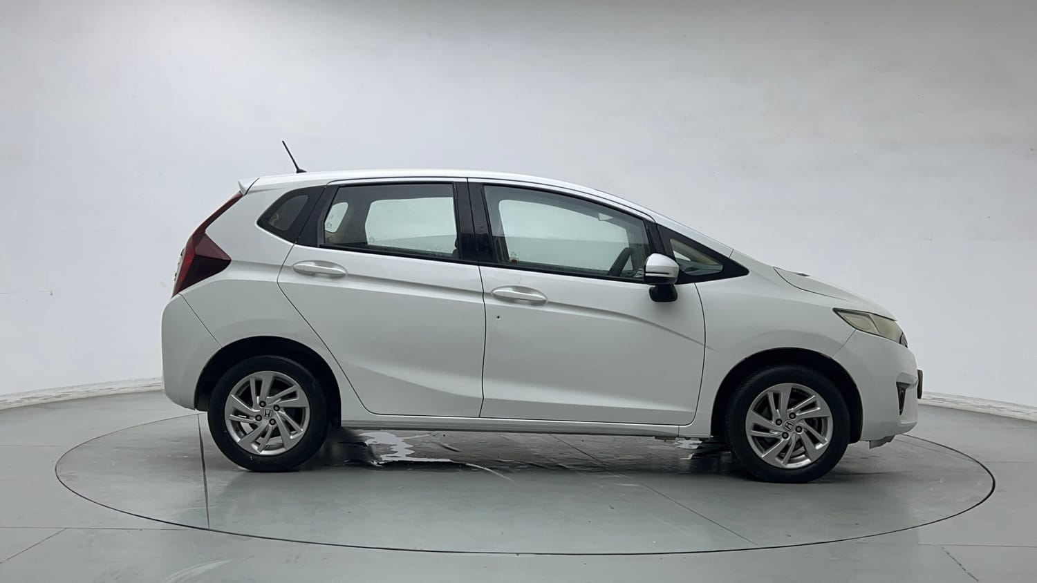 Used 2015 Honda Jazz V AT Petrol Petrol Automatic exterior RIGHT SIDE VIEW