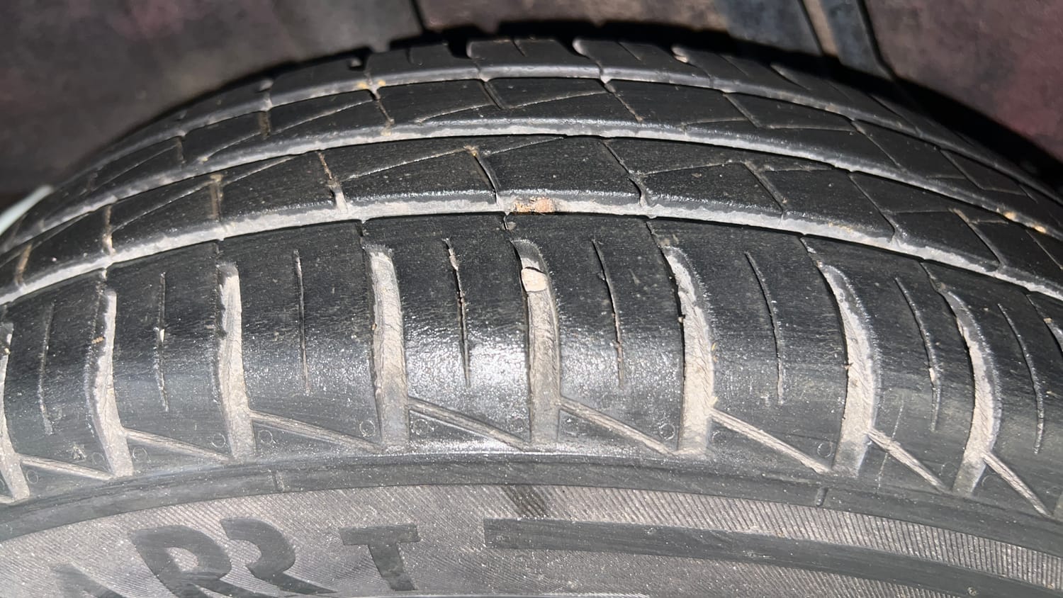 Used 2020 Renault Kwid RXT 1.0 AMT Opt Petrol Automatic tyres RIGHT REAR TYRE TREAD VIEW