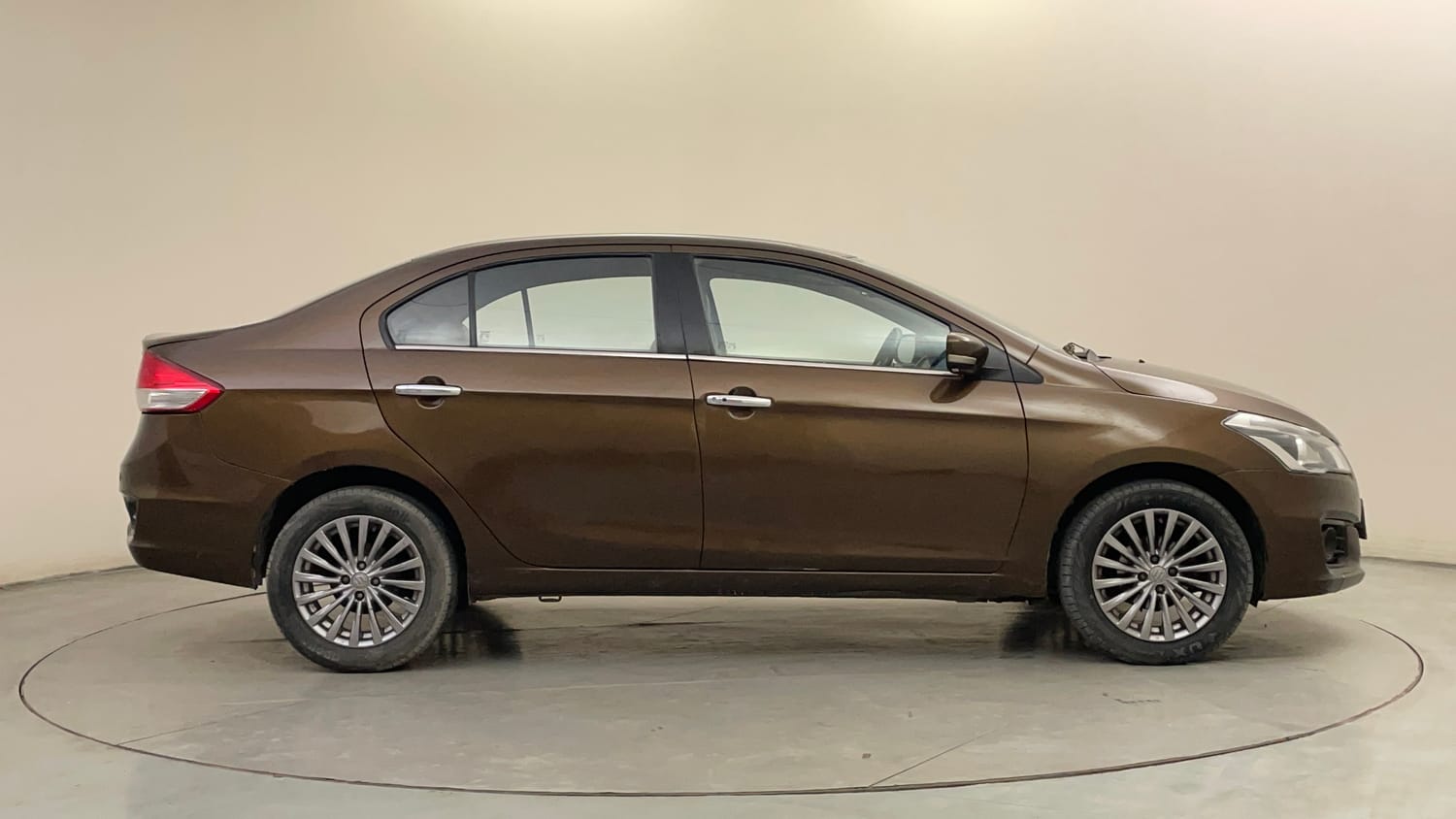 Used 2017 Maruti Suzuki Ciaz ZXI+ Petrol Manual exterior RIGHT SIDE VIEW