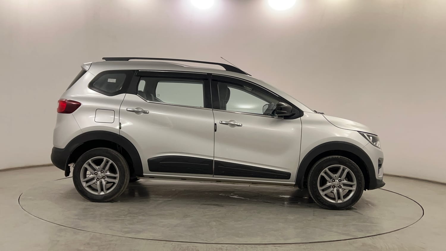 Used 2024 Renault Triber RXZ Petrol Manual exterior RIGHT SIDE VIEW