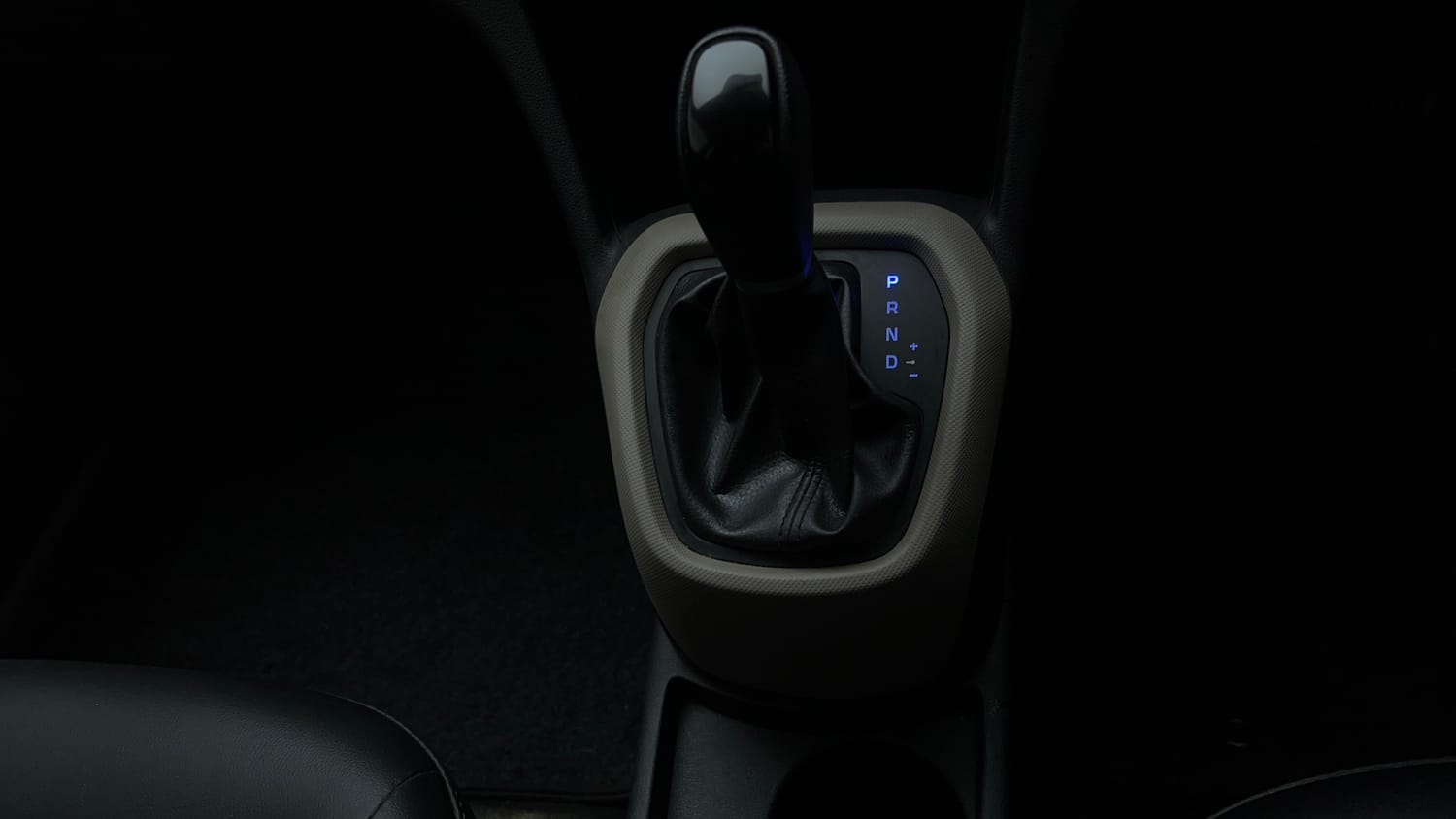 Used 2018 Hyundai Grand i10 Sportz AT 1.2 Kappa VTVT Petrol Automatic interior GEAR  KNOB VIEW