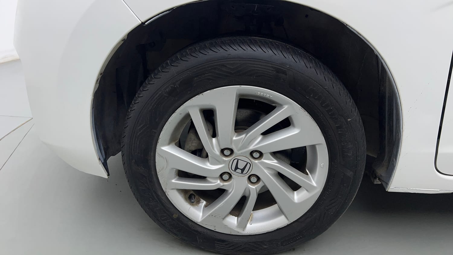 Used 2015 Honda Jazz V AT Petrol Petrol Automatic tyres LEFT FRONT TYRE RIM VIEW