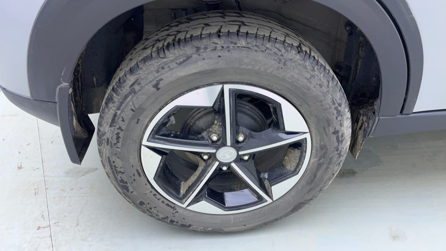 Used 2026 Tata Nexon Creative Plus (PS) 1.5 Diesel 6AMT Dual Tone Diesel Automatic tyres RIGHT REAR TYRE RIM VIEW